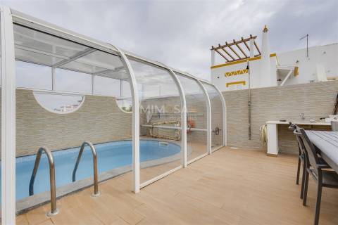 Moradia em Lagos com Piscina Aquecida e Excelente Exposição Solar