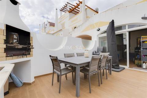 Moradia em Lagos com Piscina Aquecida e Excelente Exposição Solar