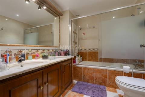 Moradia em Lagos com Piscina Aquecida e Excelente Exposição Solar