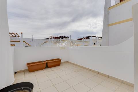 Moradia em Lagos com Piscina Aquecida e Excelente Exposição Solar