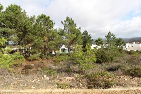 Terreno Urbano no Espartal e a poucos minutos da Praia