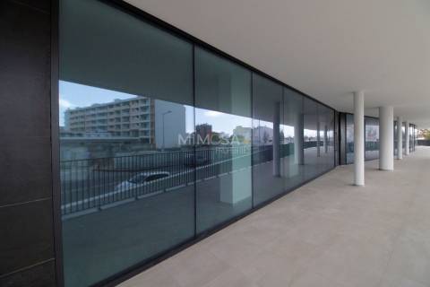 Espaço Comercial Versátil junto à Marina de Lagos