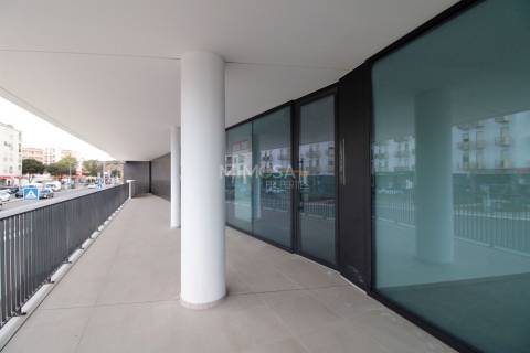Espaço Comercial Versátil junto à Marina de Lagos