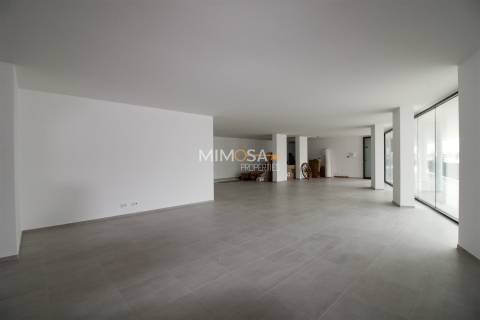 Espaço Comercial Versátil junto à Marina de Lagos