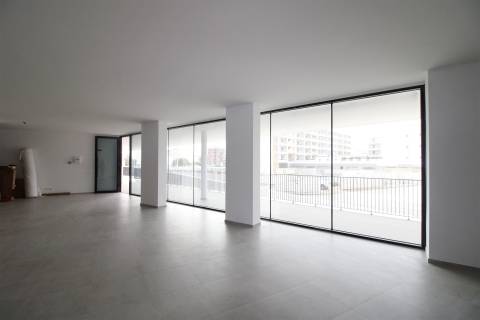 Espaço Comercial Versátil junto à Marina de Lagos