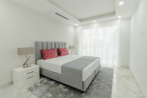 Apartamento T2 com piscina em fase de construção, em Lagos