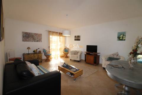 Apartamento T1 no Rés-do-Chão com Jardim e Piscina – Praia da Luz