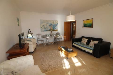 Apartamento T1 no Rés-do-Chão com Jardim e Piscina – Praia da Luz