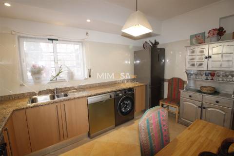 Apartamento T1 no Rés-do-Chão com Jardim e Piscina – Praia da Luz