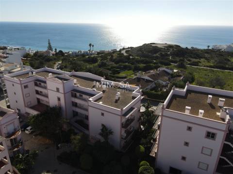 Apartamento T1 no Rés-do-Chão com Jardim e Piscina – Praia da Luz