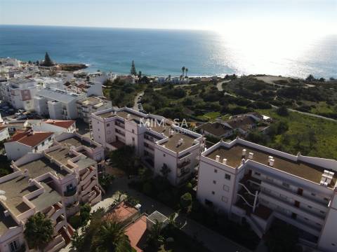 Apartamento T1 no Rés-do-Chão com Jardim e Piscina – Praia da Luz