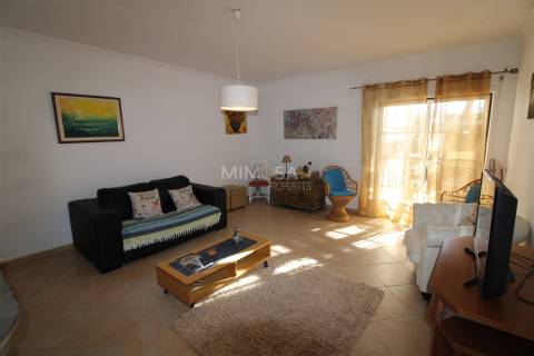 Apartamento T1 no Rés-do-Chão com Jardim e Piscina – Praia da Luz