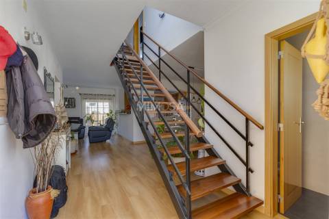 Moradia T3+2 com Piscina e Sótão Amplo a 5 Minutos de Lagos