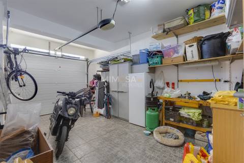 Moradia T3+2 com Piscina e Sótão Amplo a 5 Minutos de Lagos