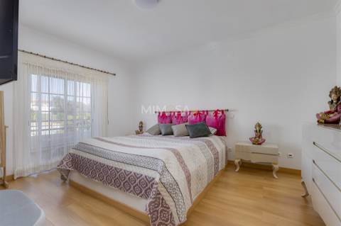 Moradia T3+2 com Piscina e Sótão Amplo a 5 Minutos de Lagos