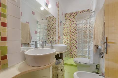 Moradia T3+2 com Piscina e Sótão Amplo a 5 Minutos de Lagos