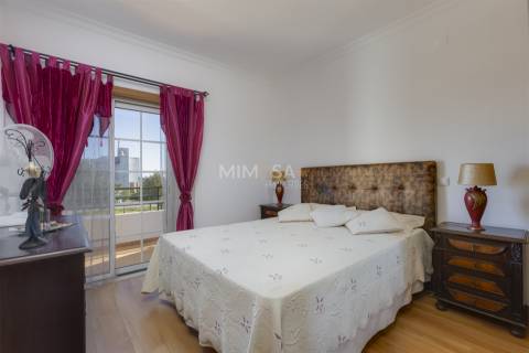 Moradia T3+2 com Piscina e Sótão Amplo a 5 Minutos de Lagos