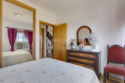 Moradia T3+2 com Piscina e Sótão Amplo a 5 Minutos de Lagos