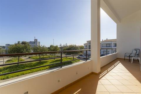 Moradia T3+2 com Piscina e Sótão Amplo a 5 Minutos de Lagos