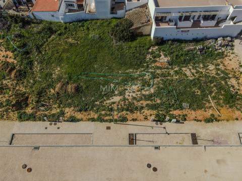 Moradia de luxo com 4 quartos com garagem em Almadena