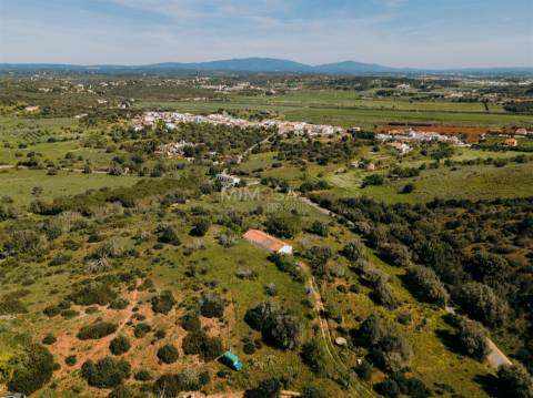 Quinta com 6 hectares e Vista Panorâmica – Lagos, Algarve