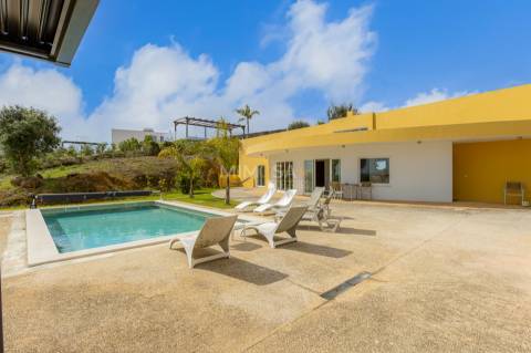 Moradia térrea com 2 quartos e vistas, Lagos