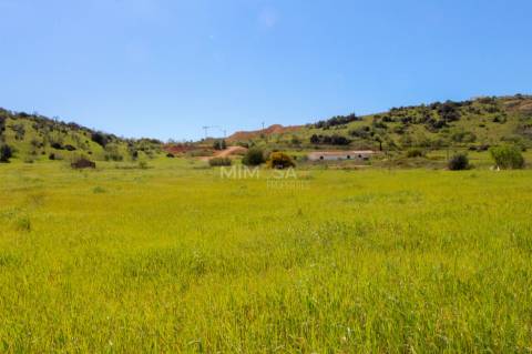 Terreno com Projeto para Moradia T3 com Piscina – Lagos