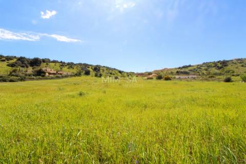 Terreno com Projeto para Moradia T3 com Piscina – Lagos