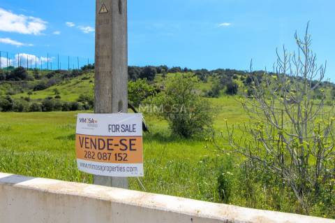 Terreno com Projeto para Moradia T3 com Piscina – Lagos