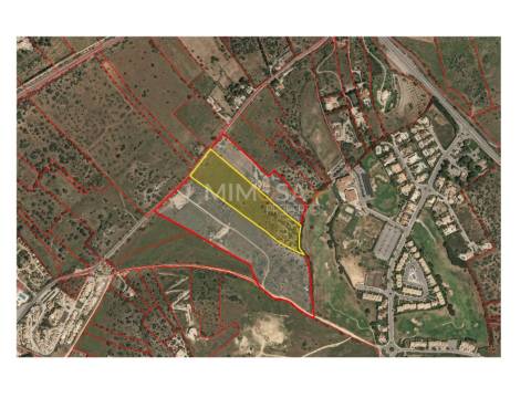 Terreno com Projeto para Moradia T3 com Piscina – Lagos