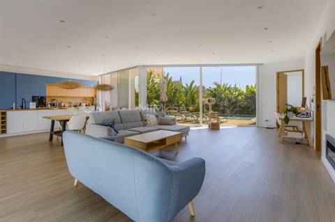 Moradia Contemporânea de Luxo T4 em Porto de Mós, Lagos