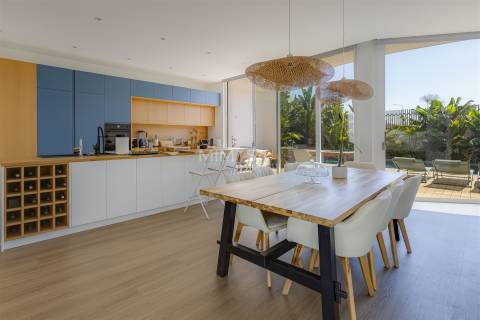 Moradia Contemporânea de Luxo T4 em Porto de Mós, Lagos