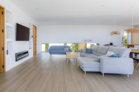 Moradia Contemporânea de Luxo T4 em Porto de Mós, Lagos