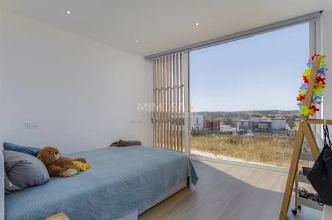 Moradia Contemporânea de Luxo T4 em Porto de Mós, Lagos