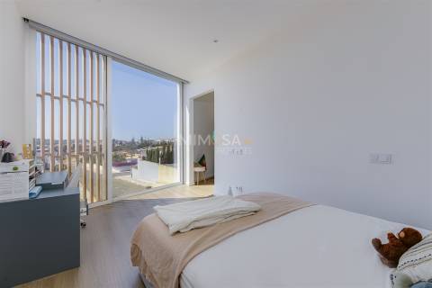 Moradia Contemporânea de Luxo T4 em Porto de Mós, Lagos