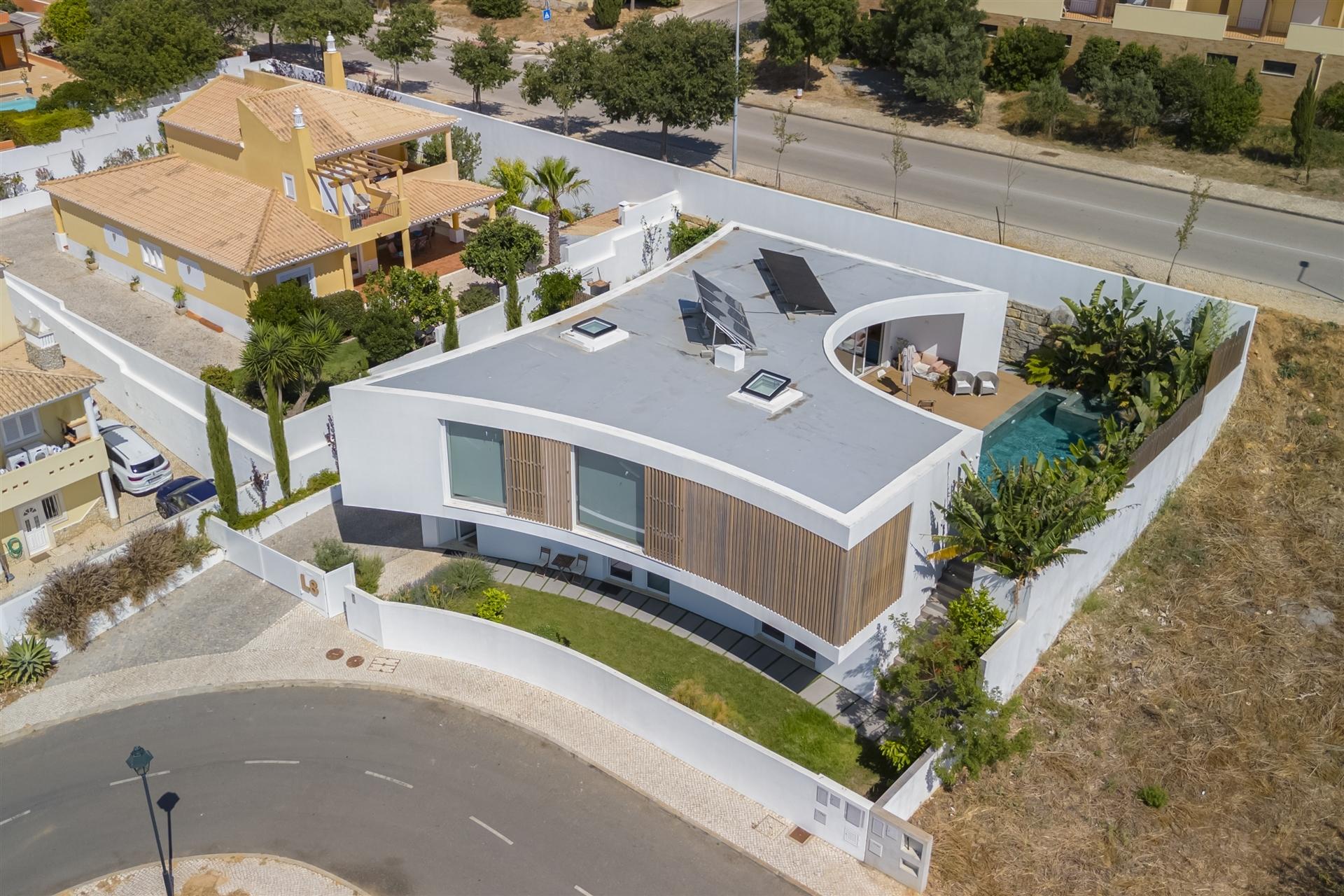 Moradia Contemporânea de Luxo T4 em Porto de Mós, Lagos