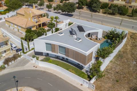 Moradia Contemporânea de Luxo T4 em Porto de Mós, Lagos