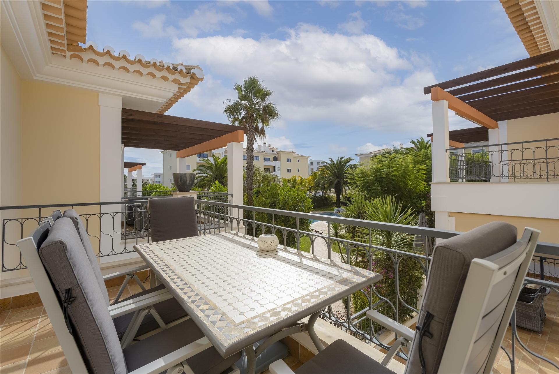 Apartamento T3 de Luxo a 2 minutos da Praia de Porto de Mós, Lagos