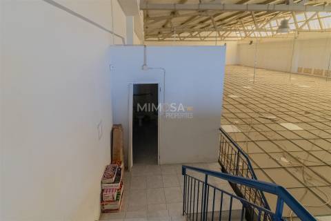Excelente Armazém de 1100 m² Próximo de Lagos