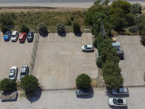 Excelente Armazém de 1100 m² Próximo de Lagos