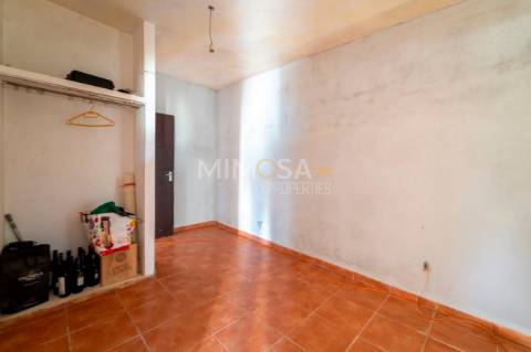 Moradia T3 com Potencial de Investimento, Raposeira, Vila do Bispo