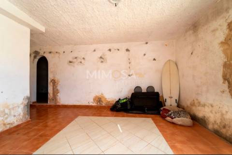 Moradia T3 com Potencial de Investimento, Raposeira, Vila do Bispo