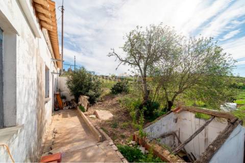 Moradia T3 com Potencial de Investimento, Raposeira, Vila do Bispo