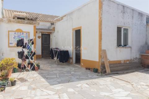 Moradia T3 com Potencial de Investimento, Raposeira, Vila do Bispo