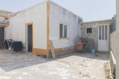 Moradia T3 com Potencial de Investimento, Raposeira, Vila do Bispo