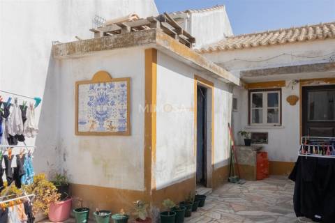 Moradia T3 com Potencial de Investimento, Raposeira, Vila do Bispo