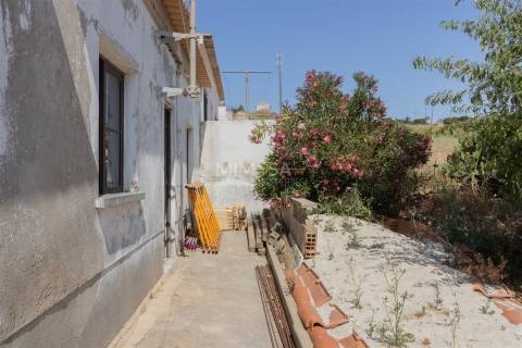 Moradia T3 com Potencial de Investimento, Raposeira, Vila do Bispo