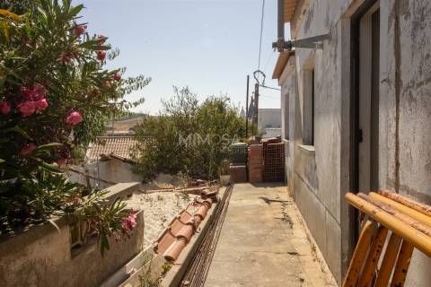 Moradia T3 com Potencial de Investimento, Raposeira, Vila do Bispo