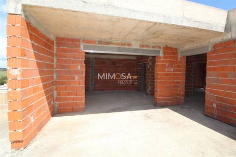 Moradia a concluir com piscina e excelente exposição solar, Lagos