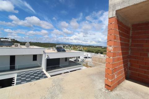 Moradia a concluir com piscina e excelente exposição solar, Lagos